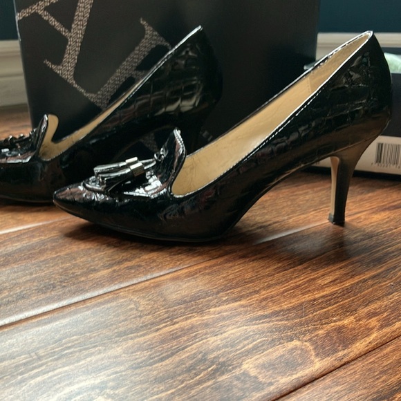 Black patent leather croco pumps with tassel - Picture 2 of 7